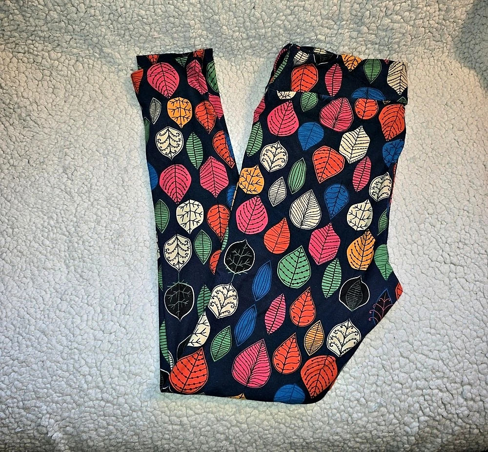 NWOT LuLaRoe Dark Blue with Multicolor Leaf Pattern size TC Tall & Curvy